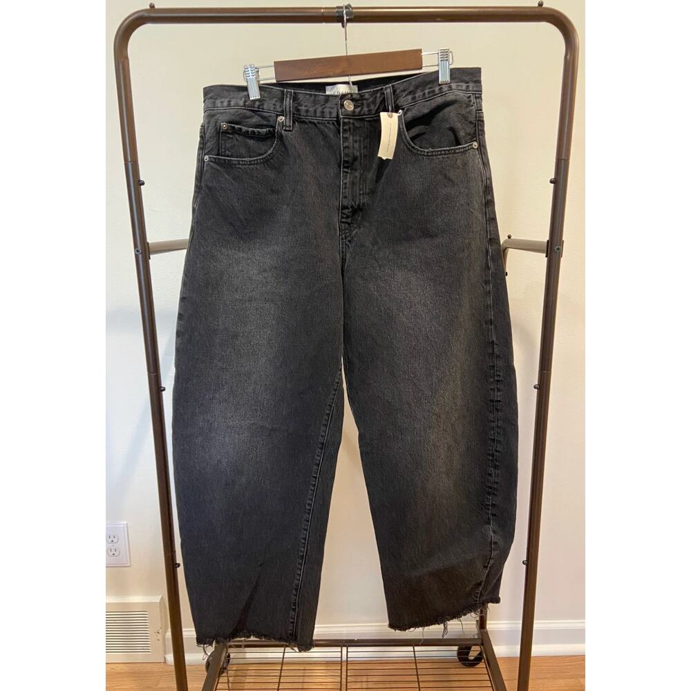 Frame The Bubble Cropped Frayed High Rise Barrel-Leg Jeans size 30 - Picture 2 of 7